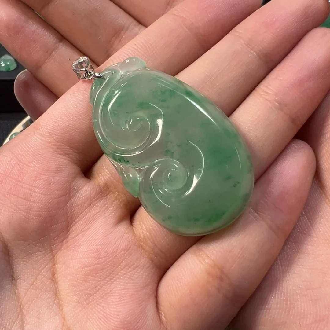 石英质玉（非洲翠）合金项链