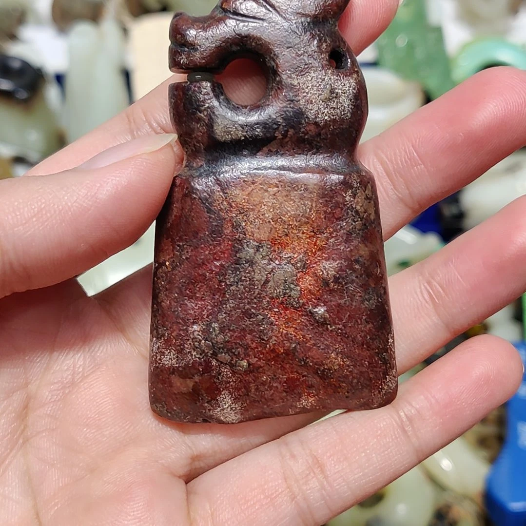 透闪石质玉未镶嵌颈饰