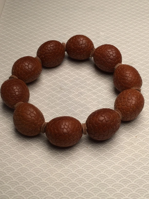 苏工精品橄榄核雕【蛇皮纹】1.9*2.1的老树铁核颜色红密度高