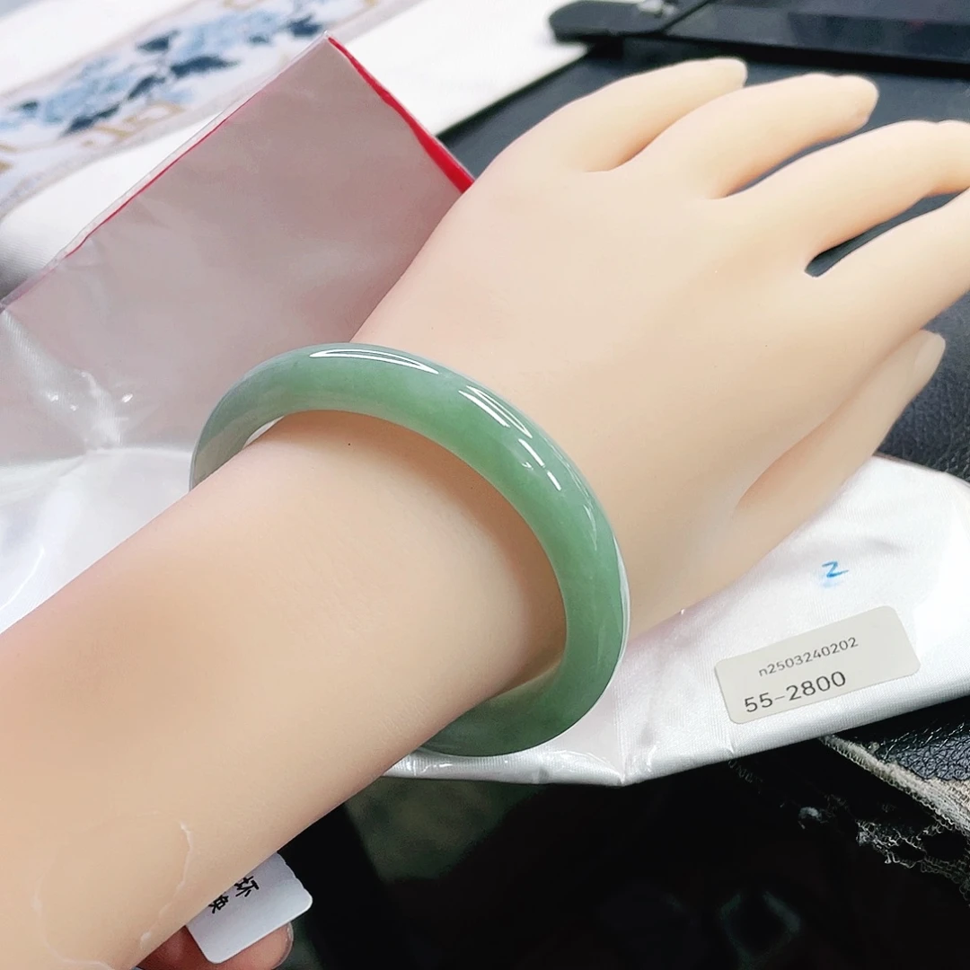 翡翠未镶嵌手镯（贵妃镯）55圈口