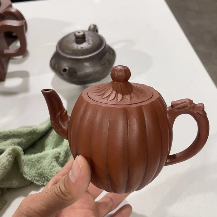 老厂紫砂壶一件。