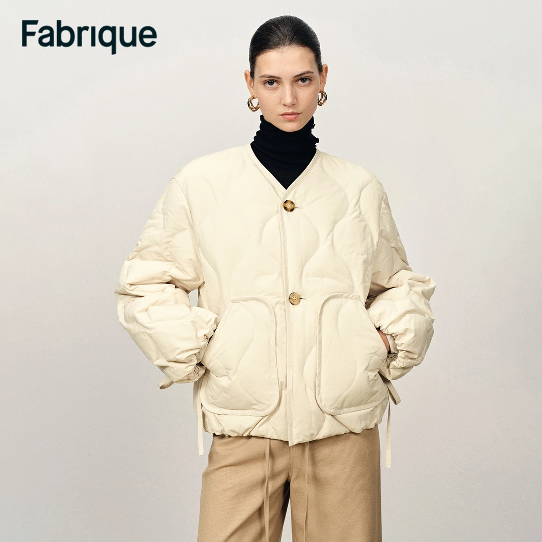 Fabrique Colton【天鹅堡】云朵感葫芦绗缝小V领配腰带短款羽绒服