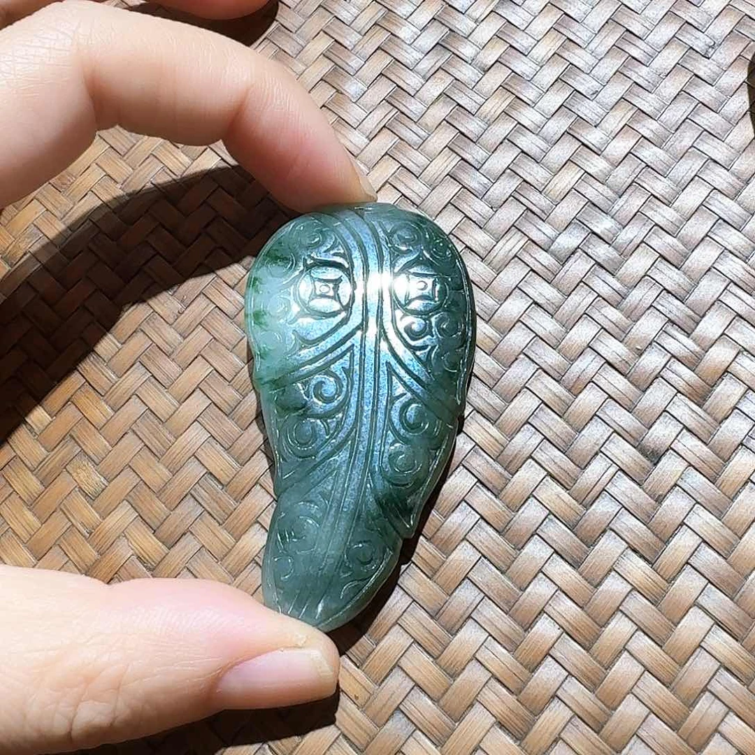 颈饰未镶嵌翡翠个性十足