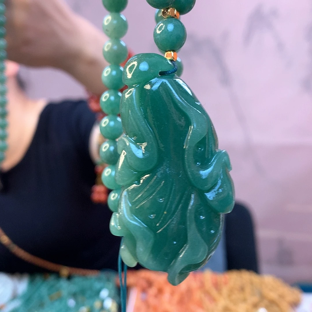 石英质玉合金颈饰