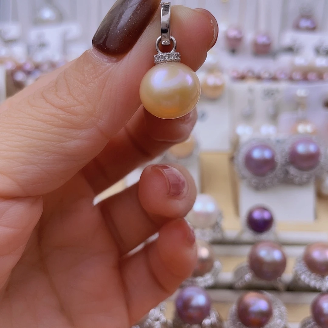 淡水珍珠吊坠(赠链)银S925镶嵌