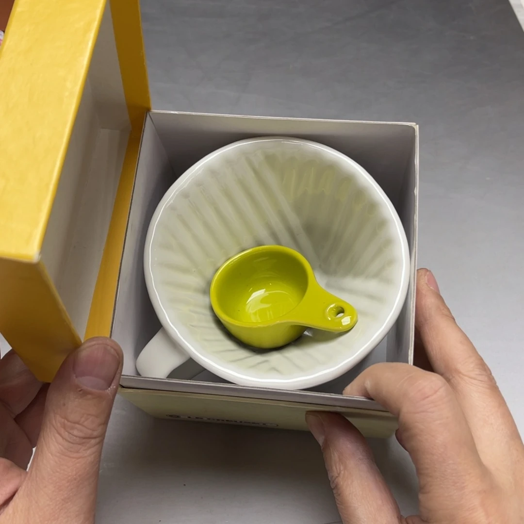 瓷片?***ღ密密麻麻地排列着一个