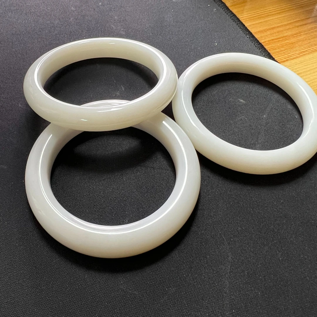 新疆和田玉白玉手镯【拍一发一，多样性发货！】