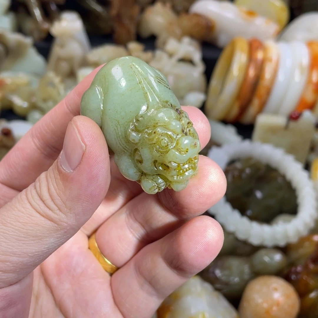 和田玉未镶嵌把件