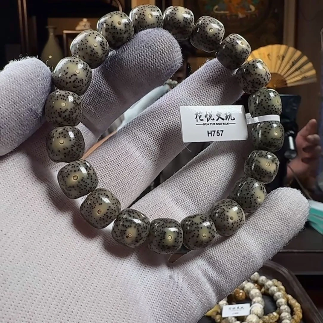 手串星月菩提12x11 石玉料墨绿 H757