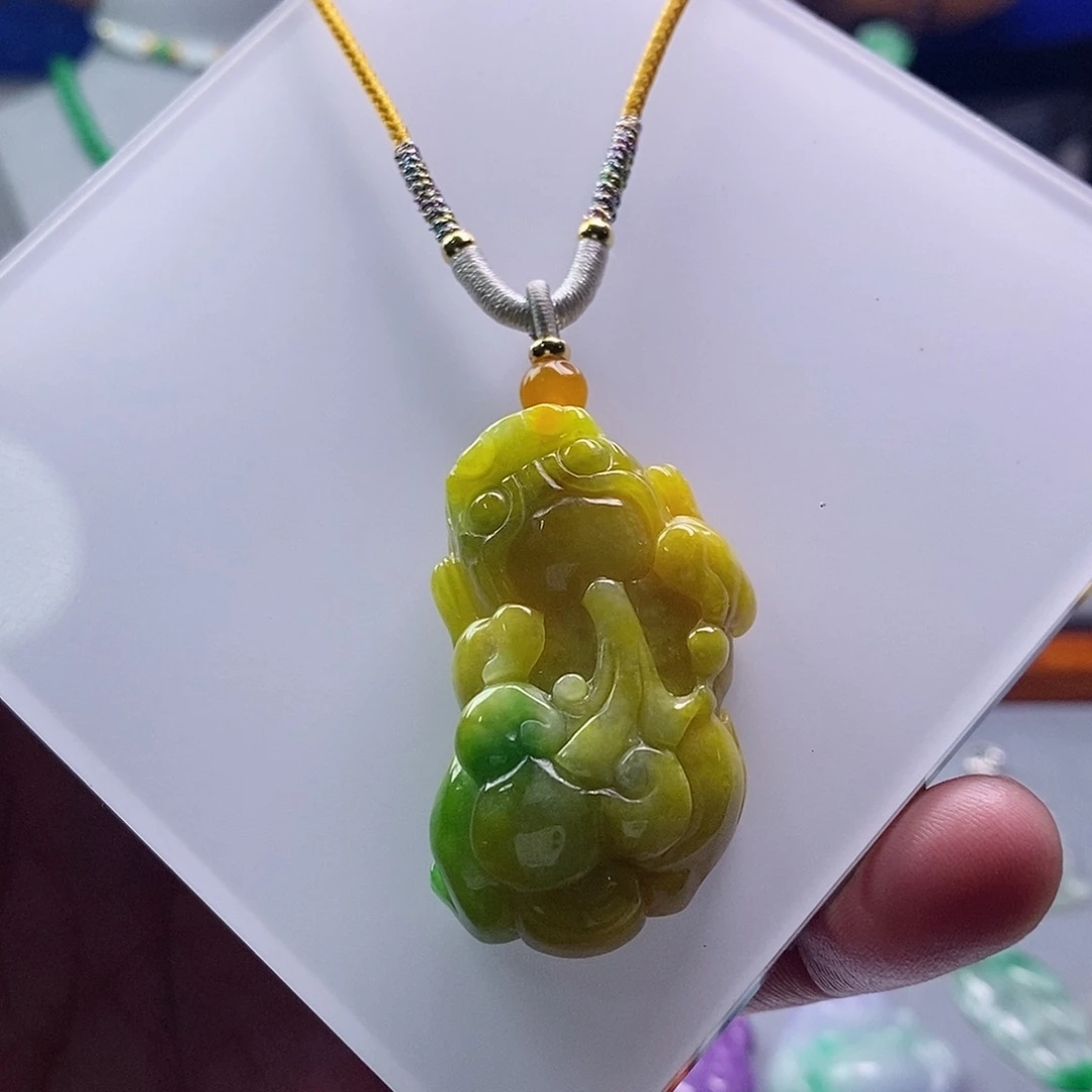 翡翠未镶嵌吊坠(赠链)