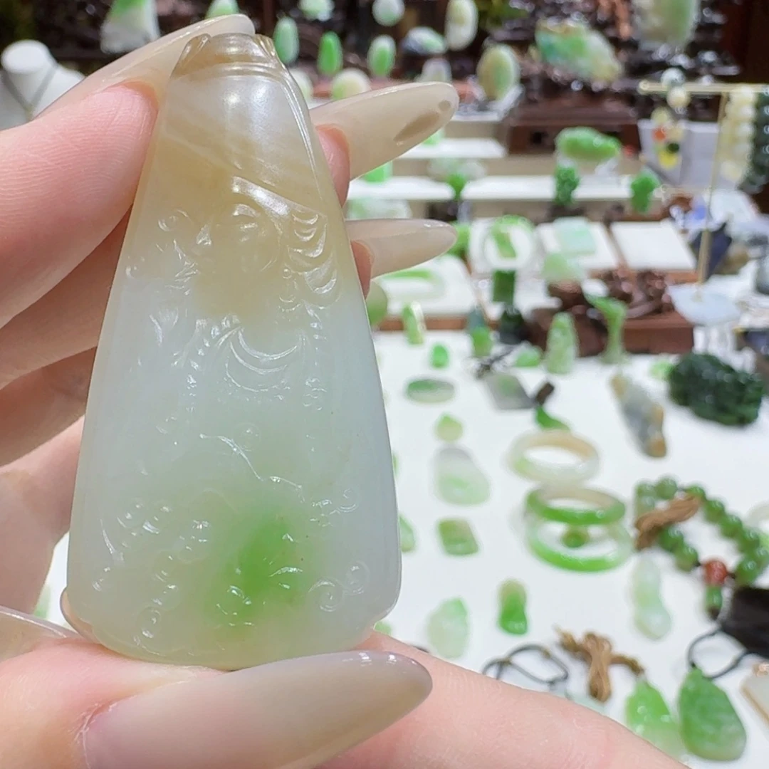 未镶嵌和田玉（翠青玉）挂件翠青楼兰美人