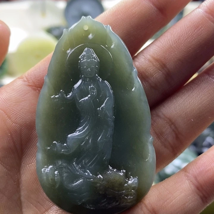 和田玉颈饰未镶嵌好**赏