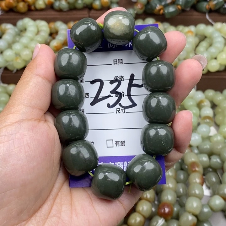 未镶嵌手链透闪石质玉微瑕