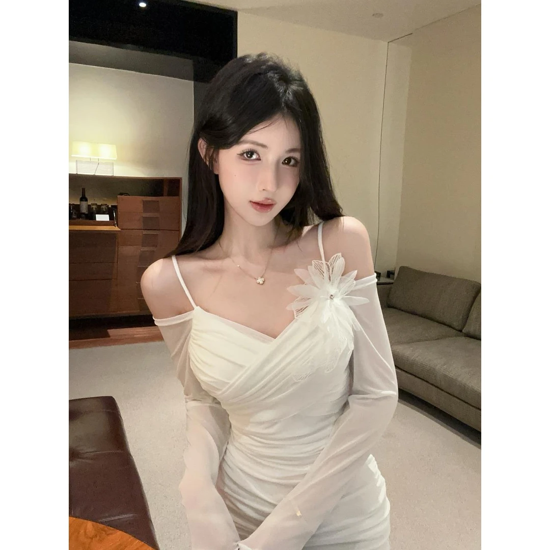 白色网纱吊带连衣裙女秋季纯欲性感一字肩包臀裙独特漂亮掐腰裙子