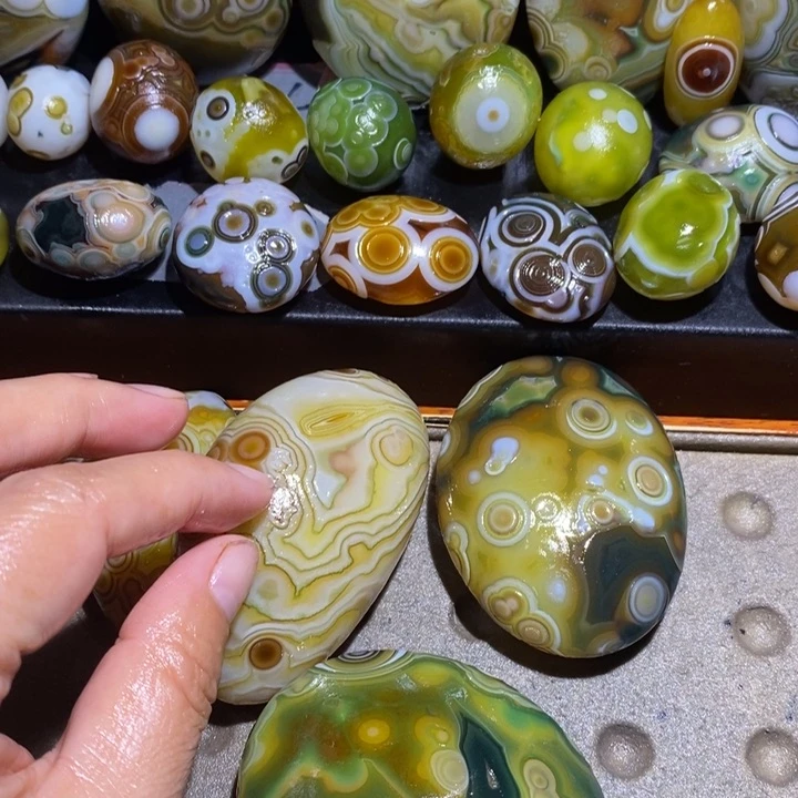 未镶嵌玛瑙/玉髓珠宝半成品狗***彪