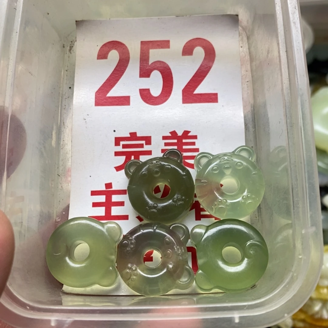 蛇纹石玉挂坠未镶嵌