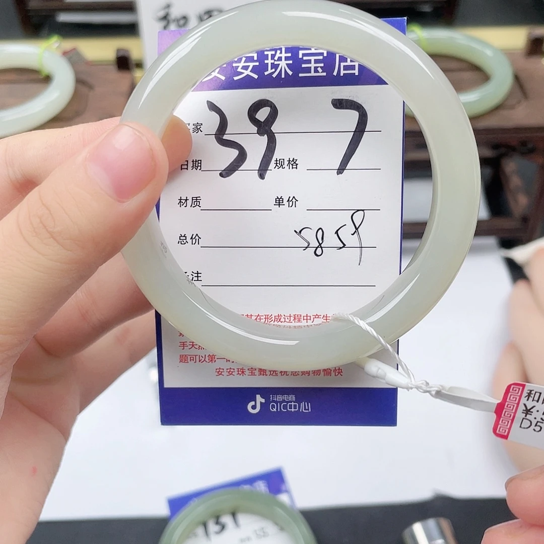 和田玉未镶嵌手镯