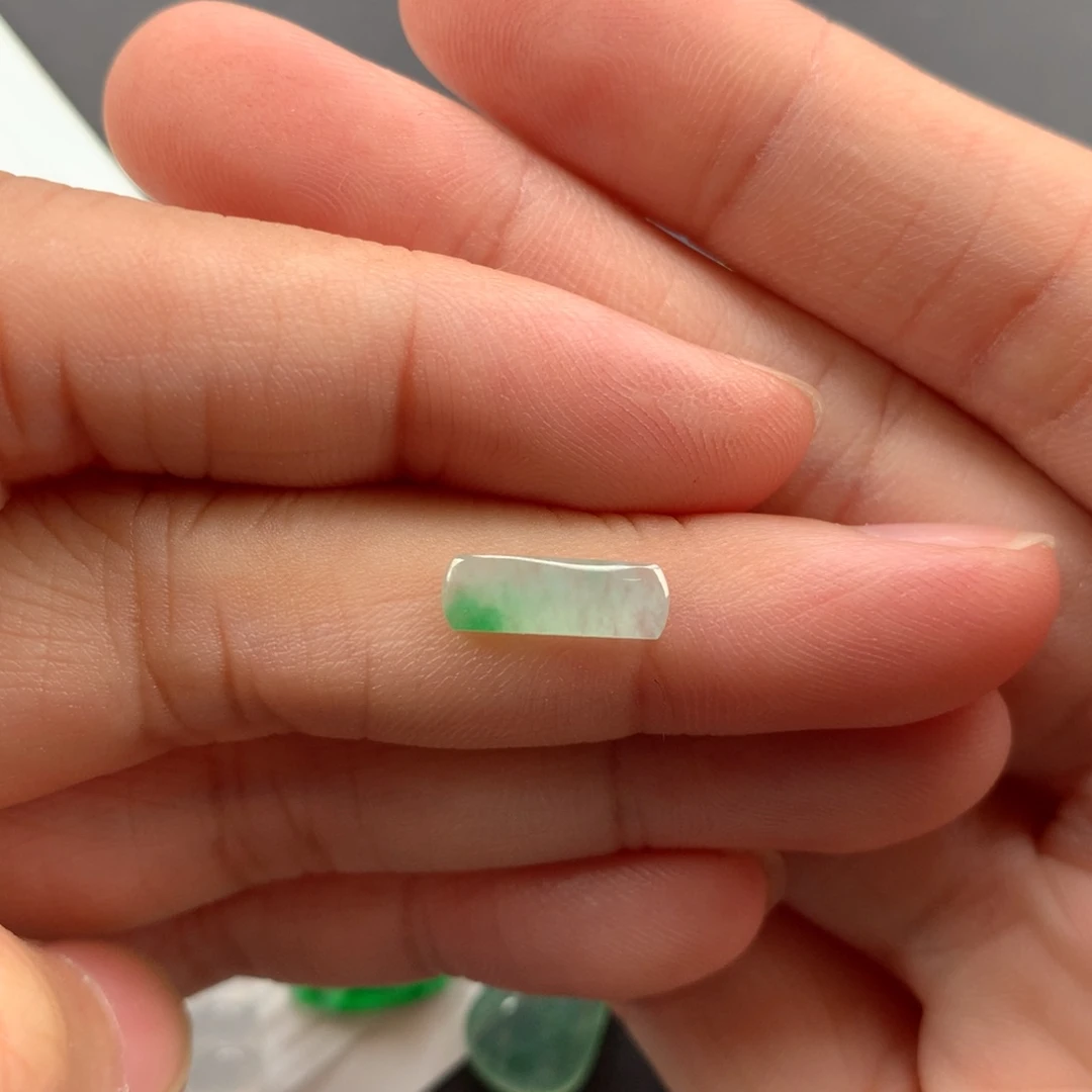 裸石翡翠翡翠马鞍