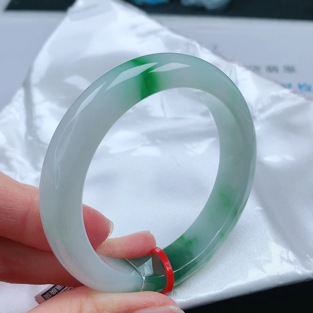 翡翠手镯未镶嵌52圈