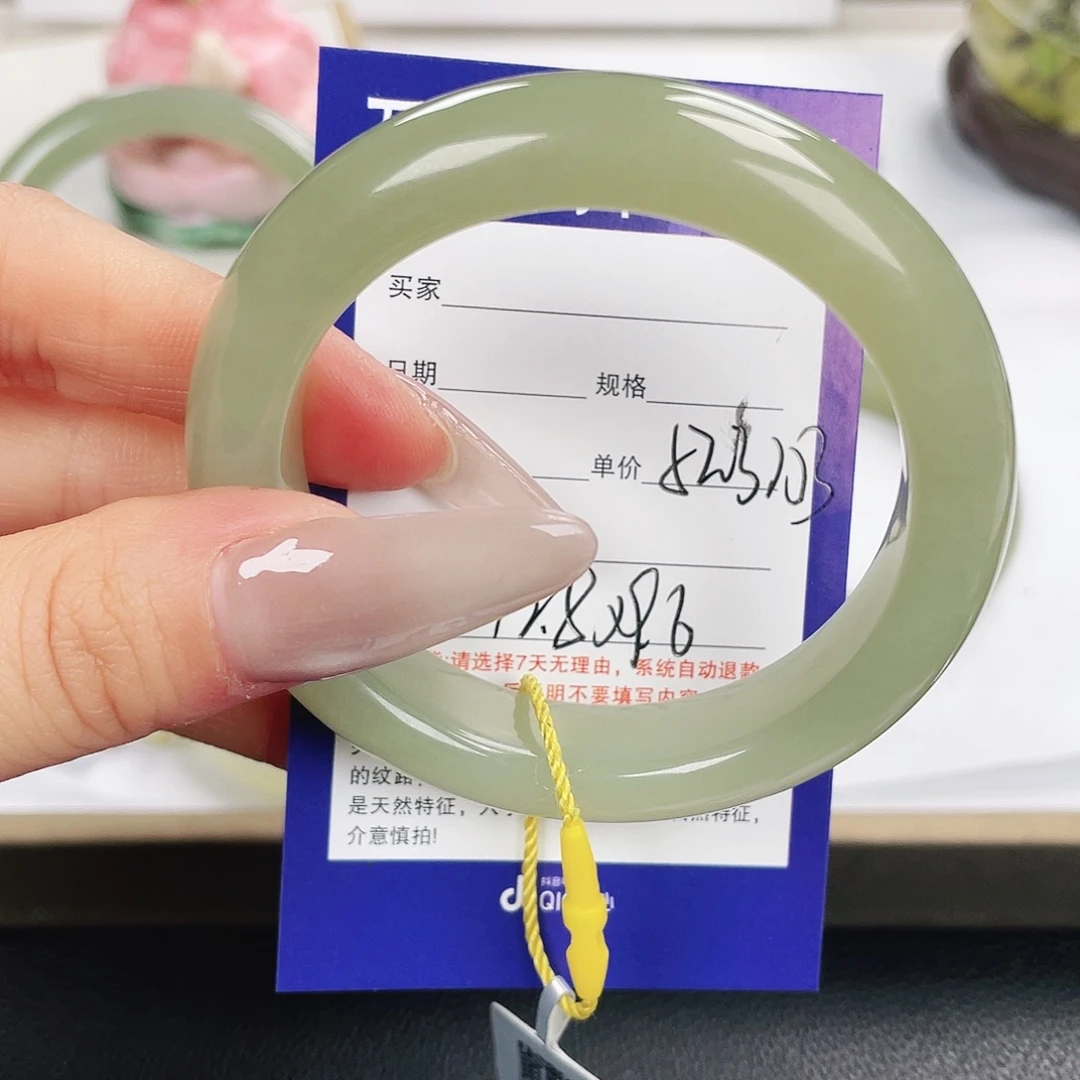 胡****和田玉未镶嵌手镯