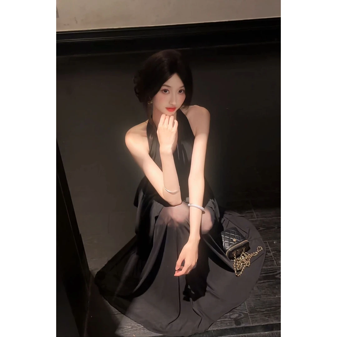 性感辣妹风暗黑魔女网纱拼接挂脖连衣裙设计感掐腰显瘦百搭长裙子