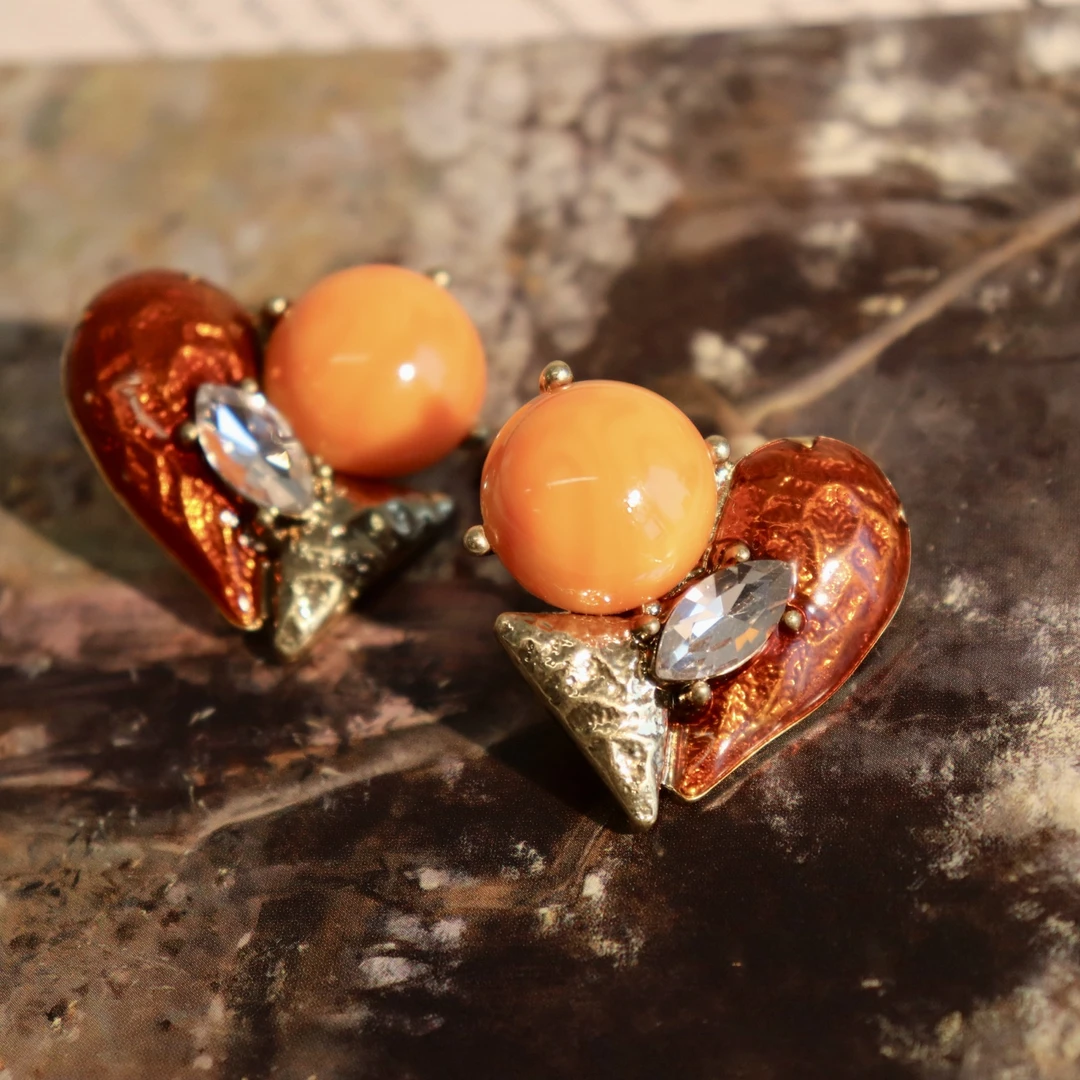 铜合金耳饰 向阳中古 复古高级感立体爱心耳钉法式优雅耳环耳饰