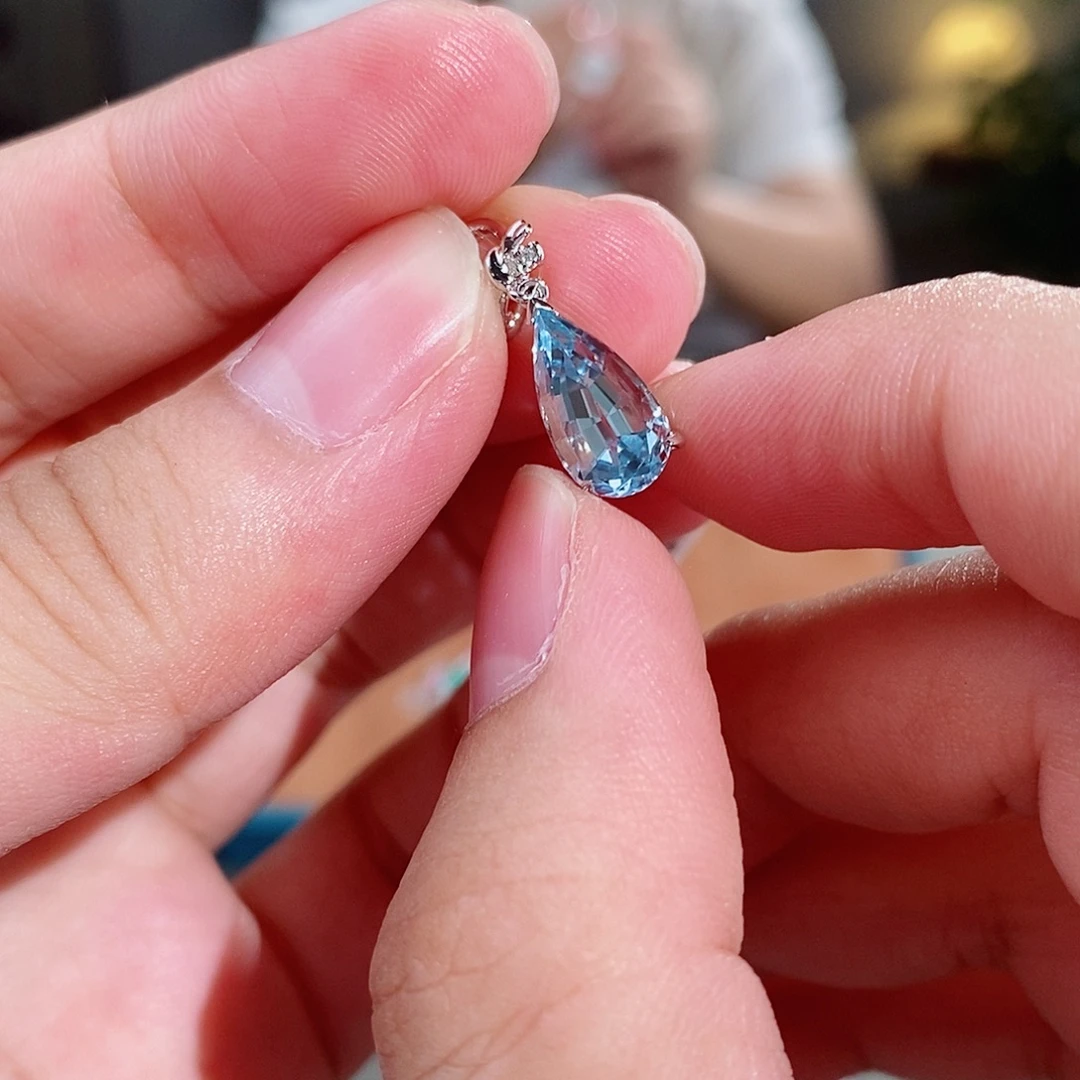 吊坠(不含链)18K金镶嵌海蓝宝石Ngtc2.48ct