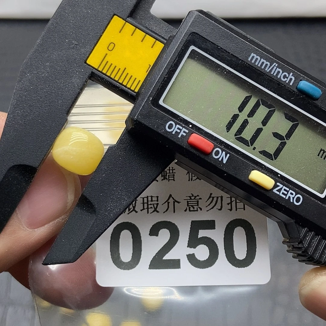 蜜蜡未镶嵌珠宝奇石0250