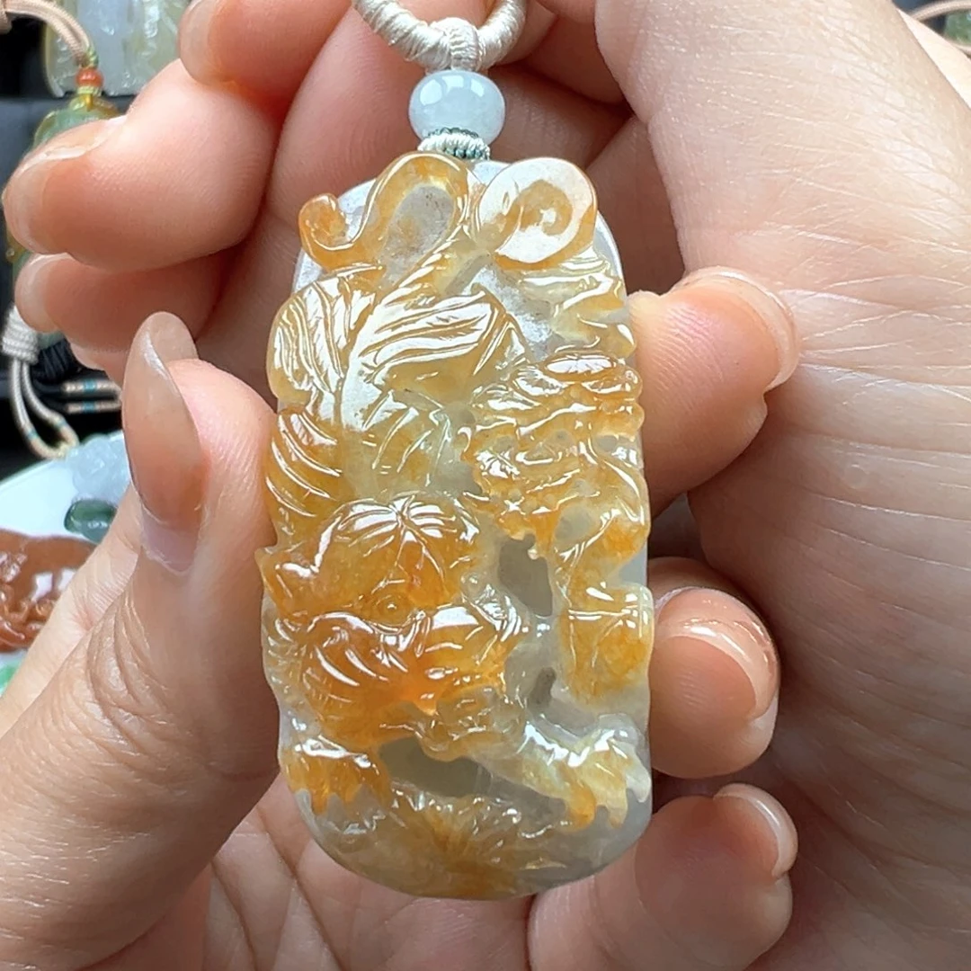 翡翠颈饰未镶嵌下山虎