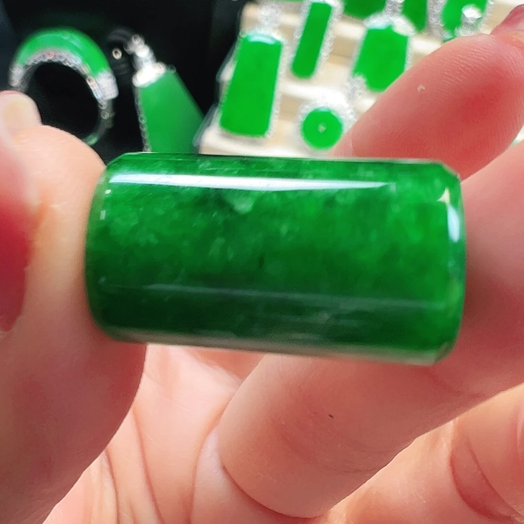 翡翠未镶嵌颈饰吊坠