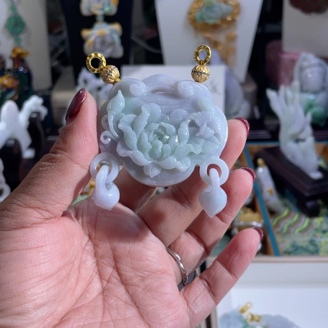 翡翠颈饰未镶嵌?****?翡翠如意锁