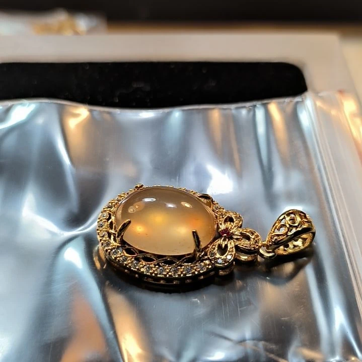 沏***茶石英岩玉未镶嵌戒面