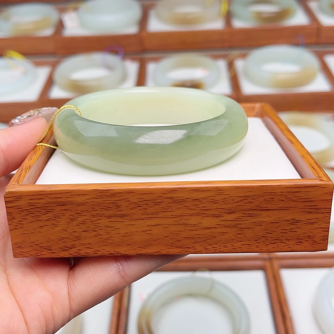 和田玉手镯未镶嵌55.5