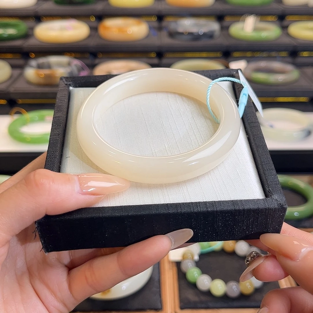 和田玉未镶嵌手镯57 58