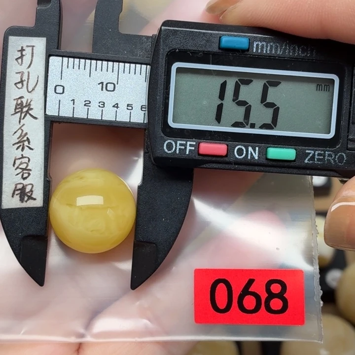 带***国蜜蜡未镶嵌裸石蜜蜡