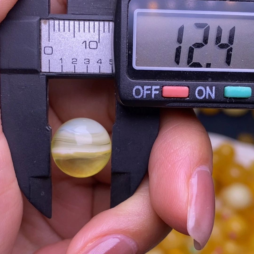 未镶嵌琥珀裸石珠子