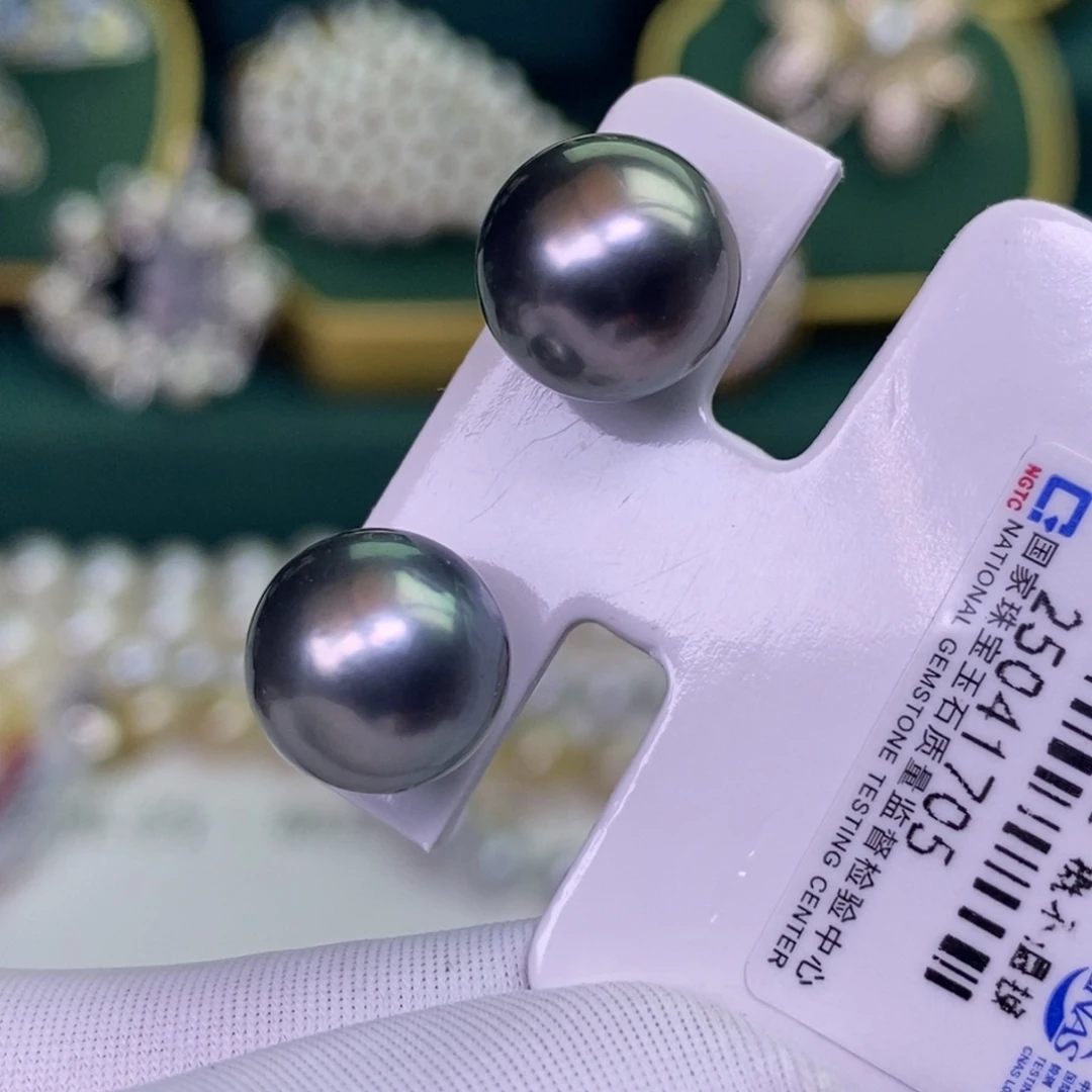 18K金镶嵌海水珍珠耳饰