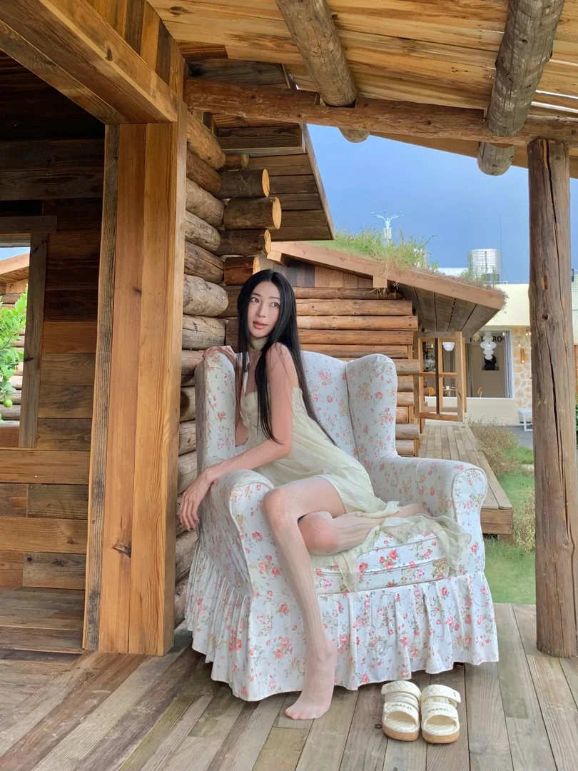 法式小香风白色吊带连衣裙女夏高级设计感小众小个子仙气无袖裙子