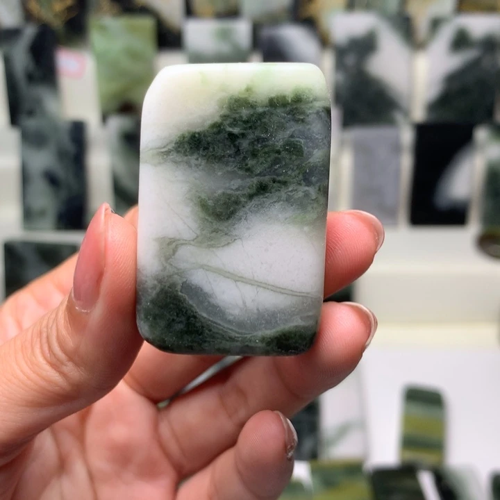 独山玉颈饰未镶嵌L****n