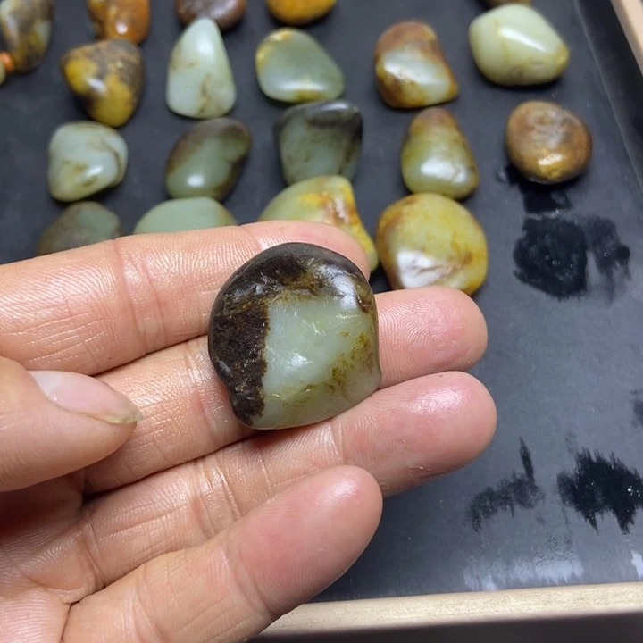 名***剑和田玉（糖玉）未镶嵌珠宝奇石