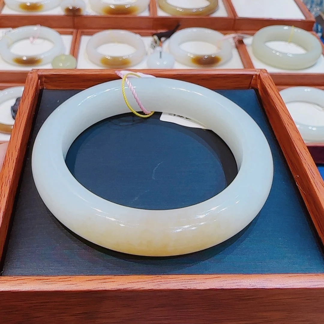 和田玉手镯未镶嵌糖白56