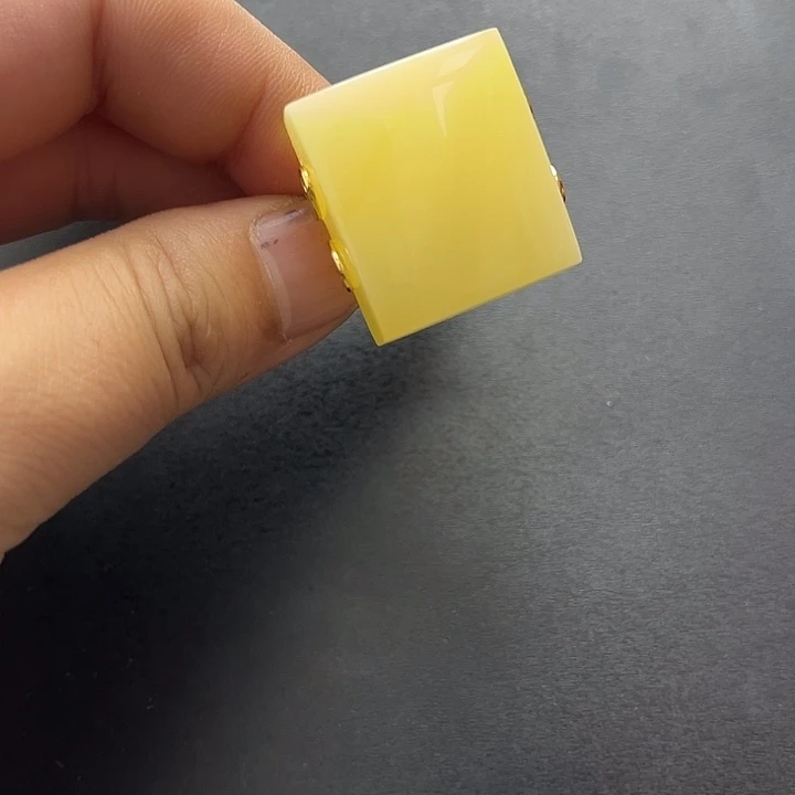 琥珀未镶嵌裸石戒指