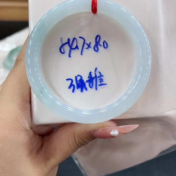 翡翠手镯未镶嵌翡翠