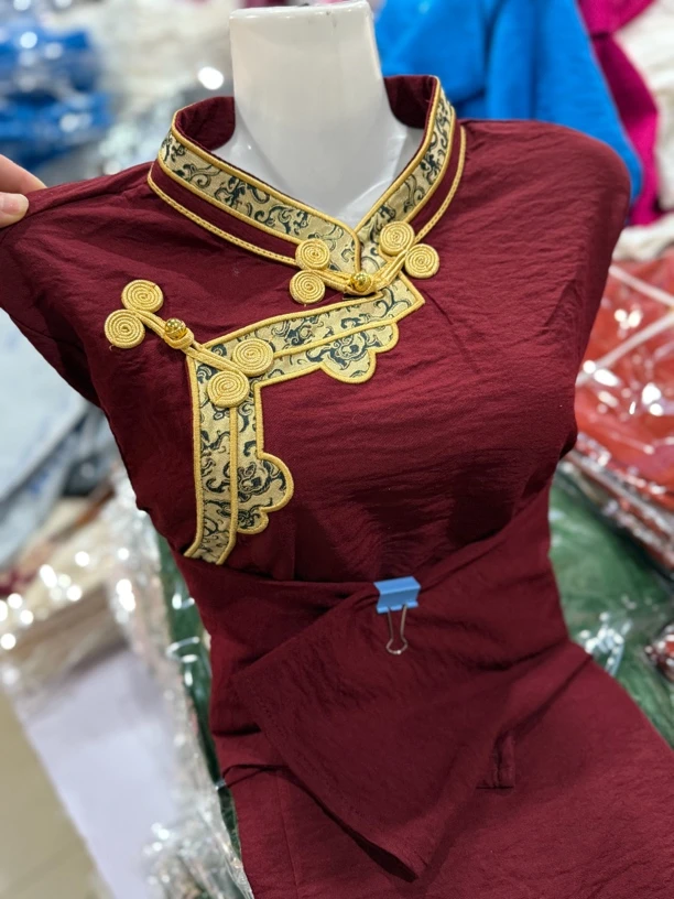 新款女式藏装衬衣锦缎镶边藏区流行