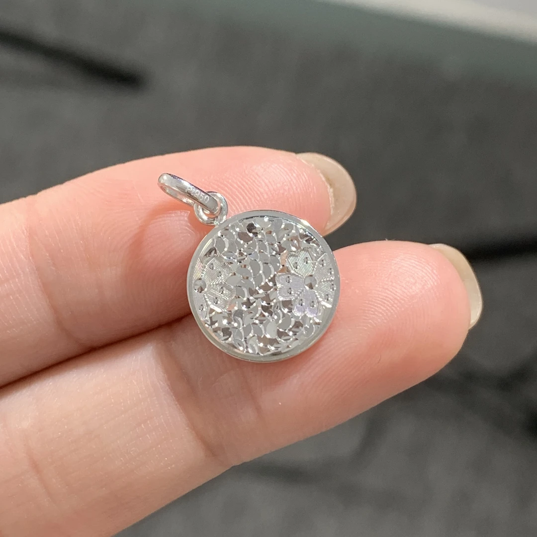 铂金pt950圆形樱花碎碎吊坠精美时尚