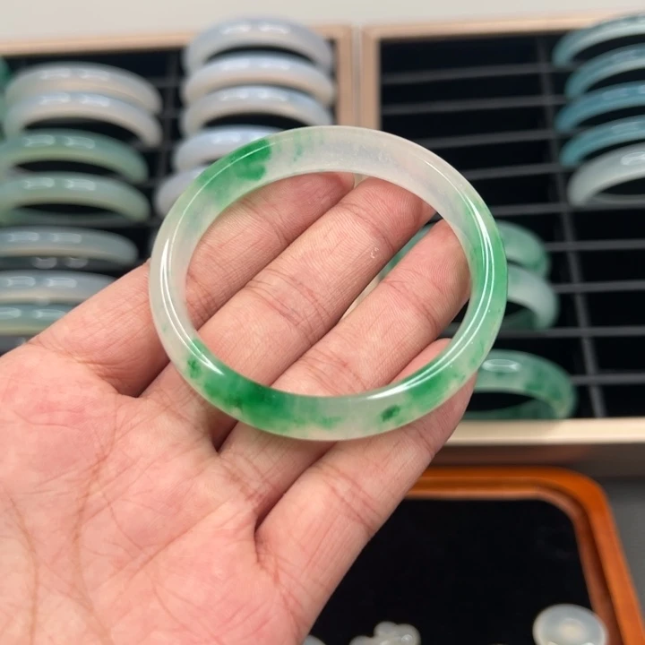 石英质玉未镶嵌手镯