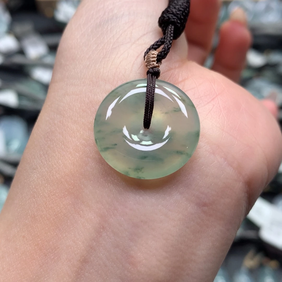 翡翠颈饰未镶嵌扣子