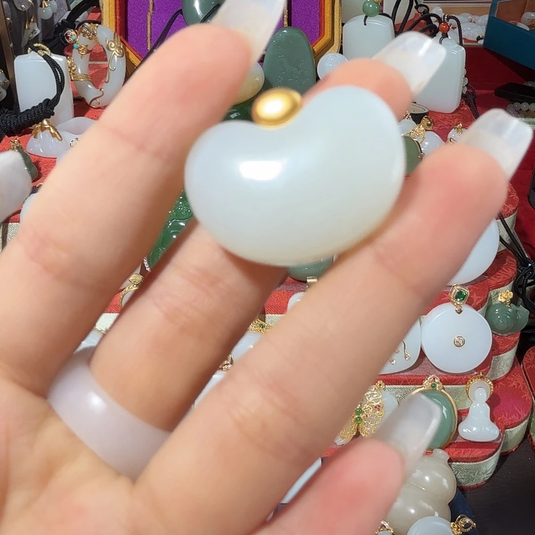 和田玉18K金镶嵌颈饰