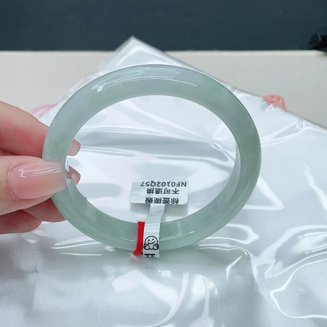 翡翠手镯未镶嵌正60.7