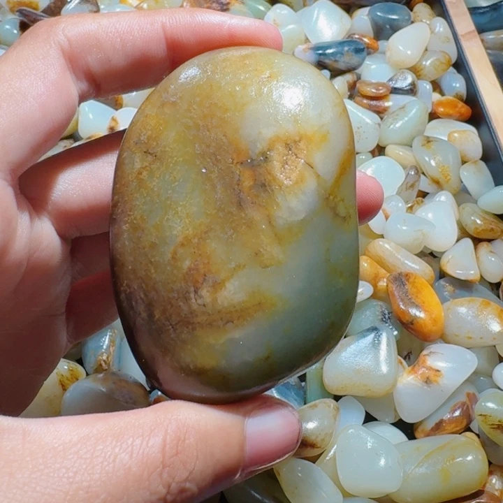 和田玉未镶嵌颈饰115克